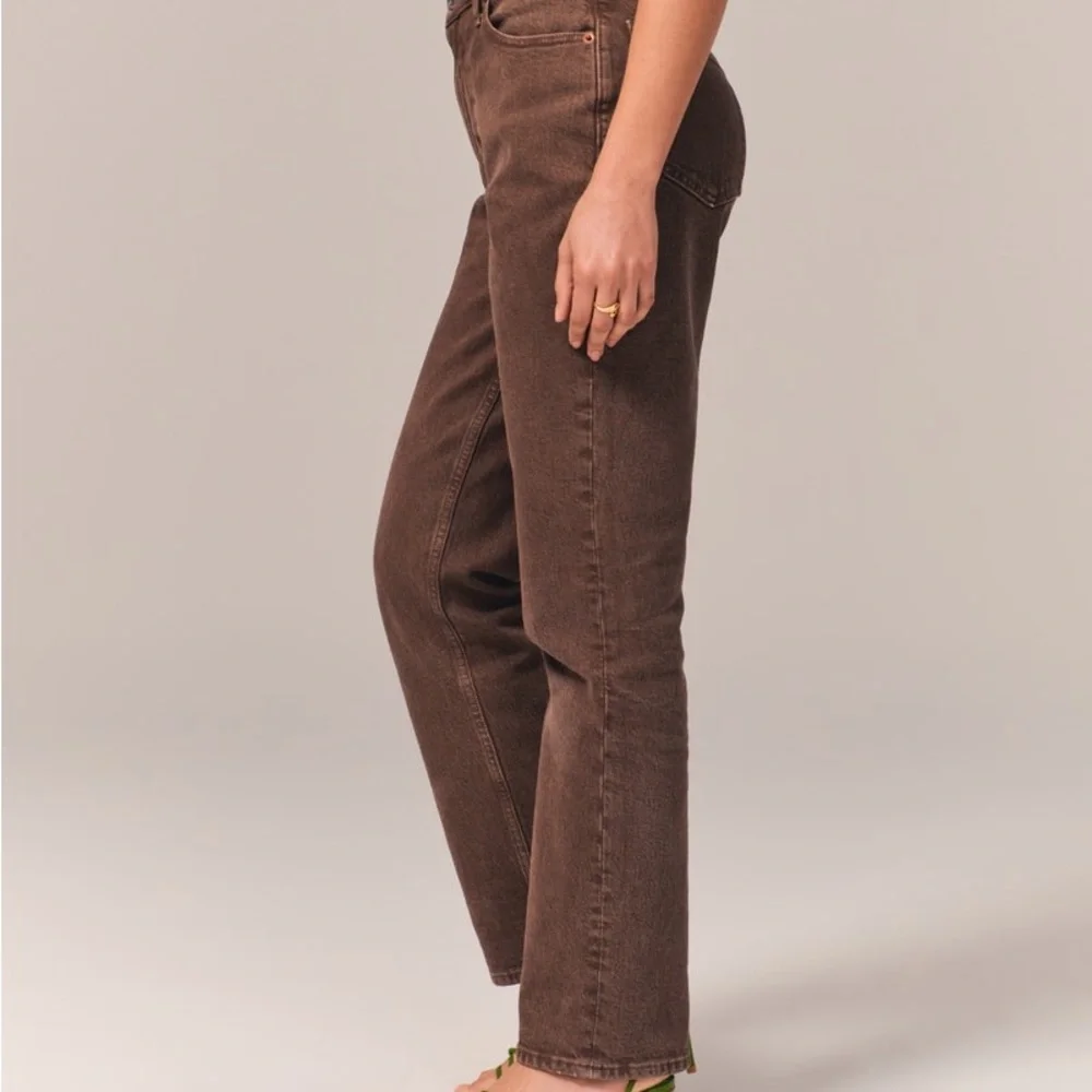 Abercrombie & Fitch Ultra High Rise 90s Straight Leg Brown Jeans Size 10 - Picture 3 of 6